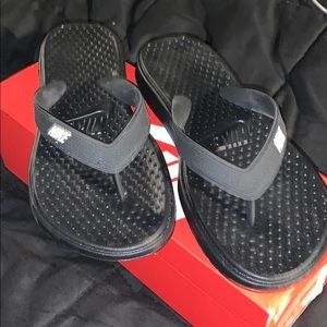 NIKE SLIDES